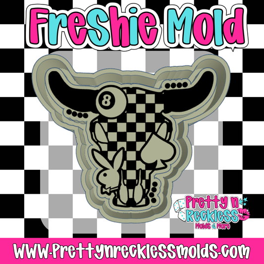 BUNNY 8 BALL SPADE CHECKERED BULL